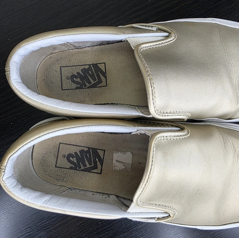 Vans Clasic Slip On Muted Metallic Gold True White Size Mens 7.5 Womens 9 - Picture 6 of 14